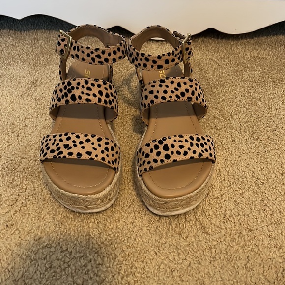 leopard print sandals - Picture 3 of 6